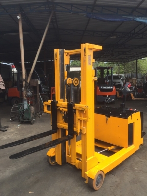ขายด่วน รถยก Stacker ไฟฟ้าขนาด 2 ตัน ยกสูง 3 เมตร แบตดี ใช้งานมาน้อย สภาพพร้อมใช้