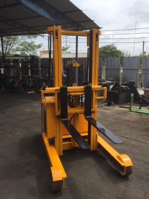ขายด่วน รถยก Stacker ไฟฟ้าขนาด 2 ตัน ยกสูง 3 เมตร แบตดี ใช้งานมาน้อย สภาพพร้อมใช้