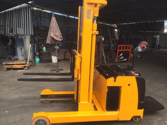 ขายด่วน รถยก Stacker ไฟฟ้าขนาด 2 ตัน ยกสูง 3 เมตร แบตดี ใช้งานมาน้อย สภาพพร้อมใช้