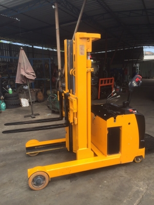 ขายด่วน รถยก Stacker ไฟฟ้าขนาด 2 ตัน ยกสูง 3 เมตร แบตดี ใช้งานมาน้อย สภาพพร้อมใช้