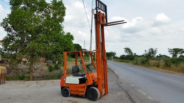 ขายด่วนรถยก TOYOTA 4FGยก1.5ตันเสาสูง3เมตรยางตันหน้าหลังรถนอกนำเข้ายังไม่เคยใช้งานในเมืองไทยเลย=รุ่นใหม่ขายถูกๆๆ