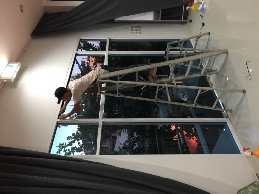 รับจ้างติดฟิล์มบ้านอาคารรถยนต์