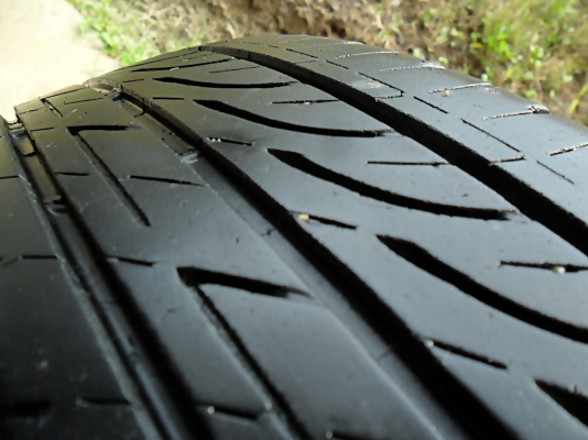 ยางขอบ15 บริดสโตน195-65-R15ลงพื้นปลายปี12 (4เส้น1,900)