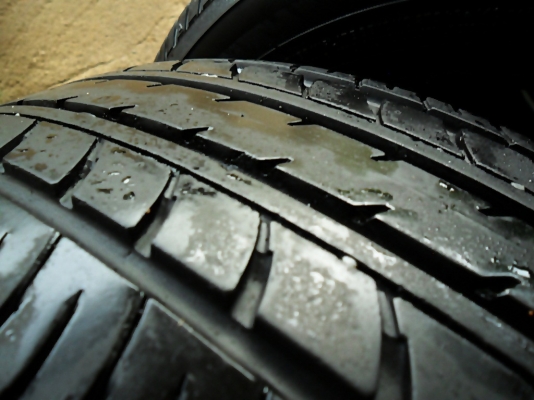 ยางขอบ15 โยโกฮาม่า 185-60-15 ลงพื้นปลายปี13 (4เส้น2,600) ยางขอบ15 โยโกฮาม่า 185-60-15 ลงพื้นปลายปี13 (4เส้น2,600)