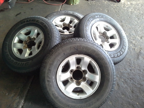 ล้อTiger + บริสโตน HT 255/70/15 ปี08 สภาพดี 1ชุด