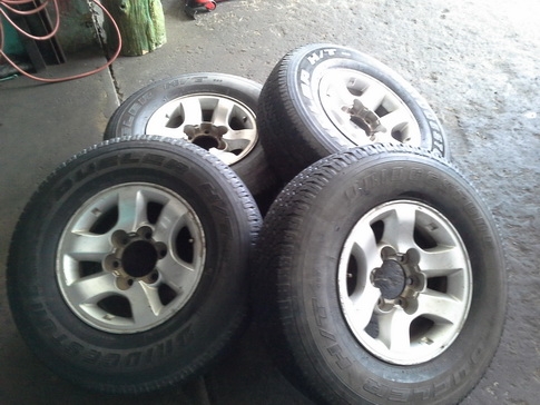 ล้อTiger + บริสโตน HT 255/70/15 ปี08 สภาพดี 1ชุด