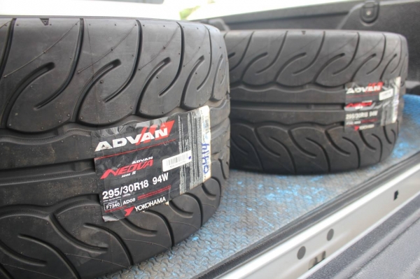 ยาง YOKOHAMA AD08R 295/30R18 เส้นละ 15,000 บาท
