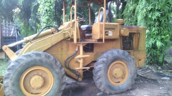รถตัก KOMATSU  JF - 60     สนใจติดต่อ  081 - 6079515