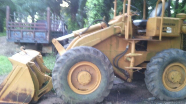 รถตัก KOMATSU  JF - 60     สนใจติดต่อ  081 - 6079515