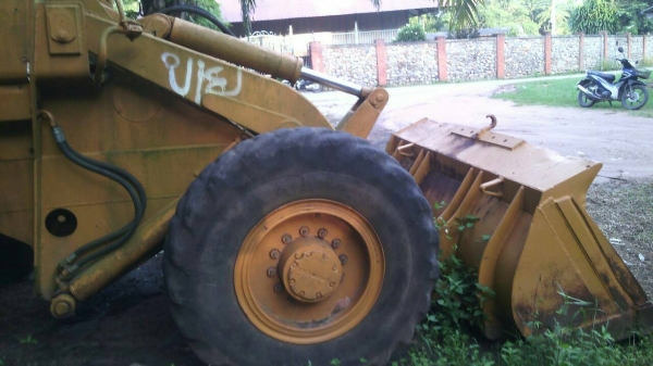 รถตัก KOMATSU  JF - 60     สนใจติดต่อ  081 - 6079515