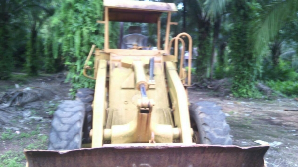 รถตัก KOMATSU  JF - 60     สนใจติดต่อ  081 - 6079515