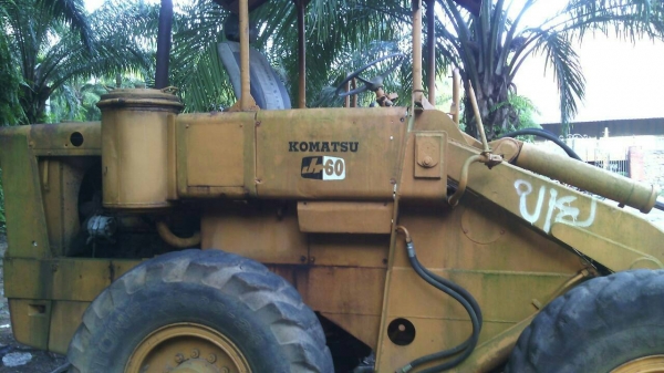 รถตัก KOMATSU  JF - 60     สนใจติดต่อ  081 - 6079515