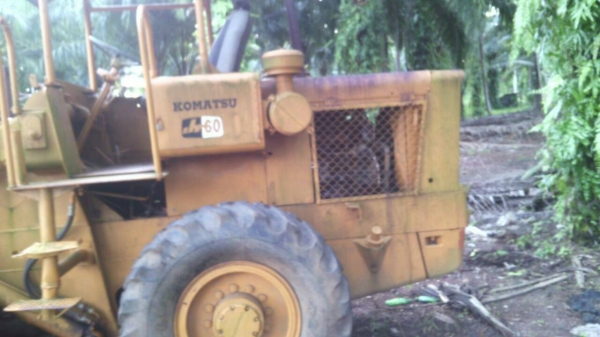 รถตัก KOMATSU  JF - 60     สนใจติดต่อ  081 - 6079515