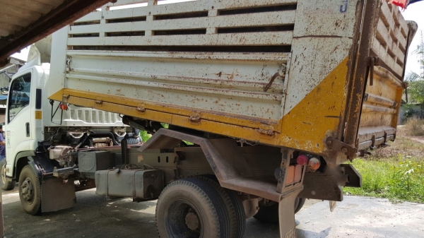 รถอีซูซุ 6 ล้อดั้ม FRR 210 แรงม้า  ปี 54.  ( รถวิ่ง 2xx,xxx กม. )     สนใจติดต่อ  081 - 6079515