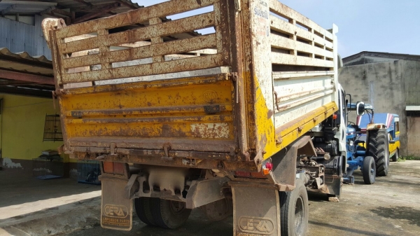 รถอีซูซุ 6 ล้อดั้ม FRR 210 แรงม้า  ปี 54.  ( รถวิ่ง 2xx,xxx กม. )     สนใจติดต่อ  081 - 6079515