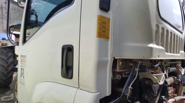 รถอีซูซุ 6 ล้อดั้ม FRR 210 แรงม้า  ปี 54.  ( รถวิ่ง 2xx,xxx กม. )     สนใจติดต่อ  081 - 6079515