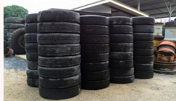 ขายถูกๆยางเก่าสภาพใช้งานใด้ทุกเส้น 11R,  295/80R22.5  เส้นละ1000B