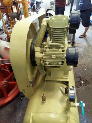 ปั้มลม swan 7.5HP moter toshiba 380v. 10bar เกจน้ำมัน สภาพใหม่มาก ปั้มลม swan 7.5HP moter toshiba 380v. 10bar เกจน้ำมัน สภาพใหม่มาก