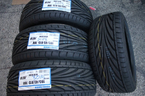 ยาง TOYO PROXES T1R 195/45R15 เส้นละ 3,500 บาท