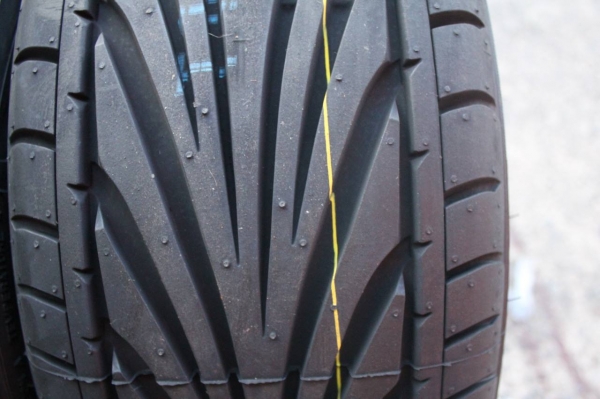 ยาง TOYO PROXES T1R 195/45R15 เส้นละ 3,500 บาท