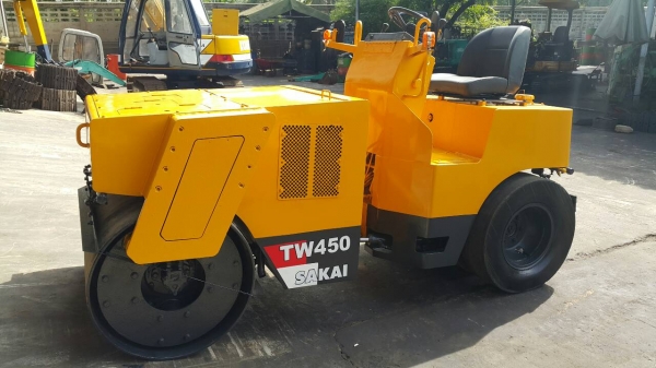 ขาย รถบดถนน SAKAI รุ่น TW450 มือสองญี่ปุ่น หน้าเหล็ก หลังยาง สั่นสะเทือนได้ เอวแน่น ทำงานได้ดี ทุกระบบ มือถือ/LINE ID : 0818753444