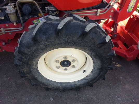 ยันร์ม่า EF393T 4 WD  2 เพลา ใบมีดดันหน้า ผาน 6 CMT รถไร่เดิมๆแน่นๆ รถ 1 ปี 7 เดือน