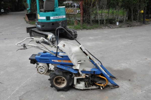 ขายรถเกี่ี่ยวเดินตามiseki สภาพเดิมๆจากญี่ปุ่นยังไม่เคยใช้ในไทย 13,500เท่านั้น