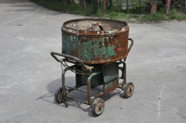 ขายถังผสมปูน สภาพเดิมๆจากญี่ปุ่นยังไม่เคยใช้งานในไทย 6,500เท่านั้น