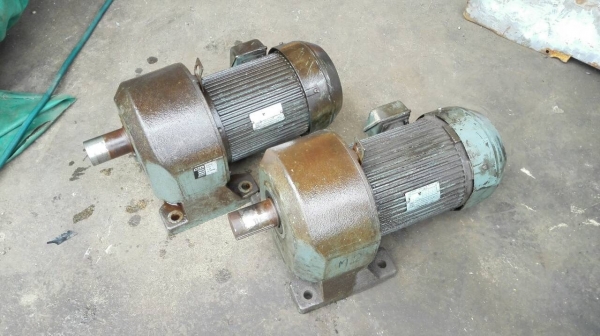====== SOLD OUT!! ====== มอเตอร์เกียร์ GTR Made in Japan 3 HP. 380V. ทด 1:30 ความเร็วรอบ 50 RPM. มี 2 ตัว วิ่งเงียบ พร้อมใช้!!