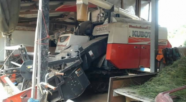 ขายรถเกี่ยวข้าวkubota dc95 ทำงานน้อย940 ชม.มือเดียว ปี54ช่วงล่างดี เครื่องเดิม เฟรมสวย พร้อมลงงาน เอกสารเล่มทะเบียนพร้อมชุดโอน