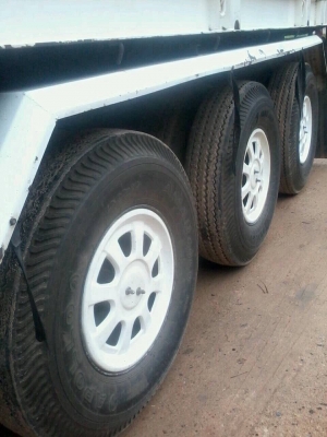 ขายรถหัวลากกับหางพื้นเรียบ22ล้อ ISUZU FXZ23NZPFT 270แรงม้าปี45กับหาง SMMปี46 สนใจโทร 081-970-1072