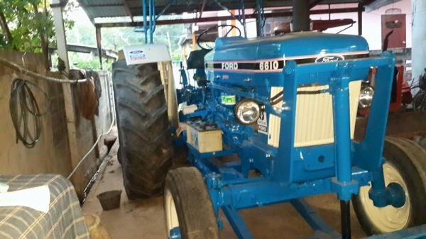 ขายรถไถford 6600เสื้อลาย ตัวเต็ม เครื่องดี อุปกรณ์ใบมีดหน้า ผาน7 เอกสารเล่มทะเบียนพร้อมลงงาน