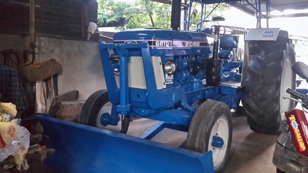 ขายรถไถford 6600เสื้อลาย ตัวเต็ม เครื่องดี อุปกรณ์ใบมีดหน้า ผาน7 เอกสารเล่มทะเบียนพร้อมลงงาน
