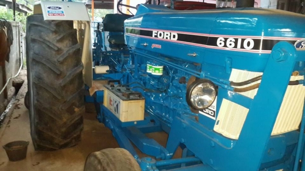ขายรถไถford 6600เสื้อลาย ตัวเต็ม เครื่องดี อุปกรณ์ใบมีดหน้า ผาน7 เอกสารเล่มทะเบียนพร้อมลงงาน