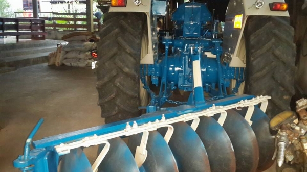 ขายรถไถford 6600เสื้อลาย ตัวเต็ม เครื่องดี อุปกรณ์ใบมีดหน้า ผาน7 เอกสารเล่มทะเบียนพร้อมลงงาน