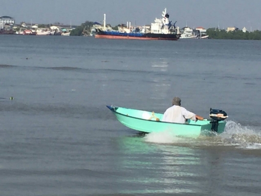 ขายเรือไม้ ท้องเรือหุ้มไฟเบอร์ยาว 11 ฟุตพร้อมเครื่อง TOHATSU 5 แรง