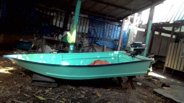 ขายเรือไม้ ท้องเรือหุ้มไฟเบอร์ยาว 11 ฟุตพร้อมเครื่อง TOHATSU 5 แรง