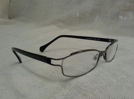 แว่นสายตายาวไททาเนียม METROCITY