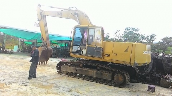 รถขุด KOMATSU PC200-5 คอนโทรลสั้น เราคัดรถสวย เพื่องานคุณ.