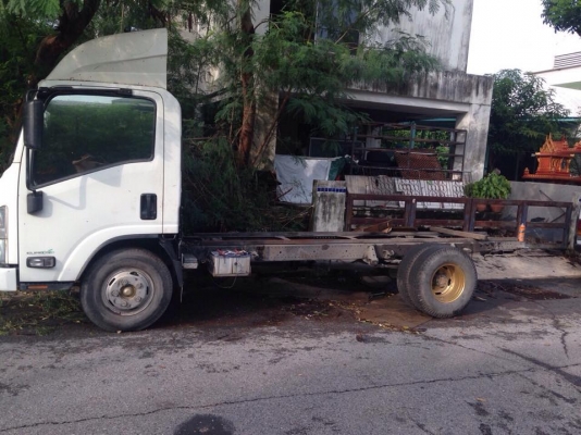 รถบรรทุก 6 ล้อเล็ก ISUZU NMR ปี 52