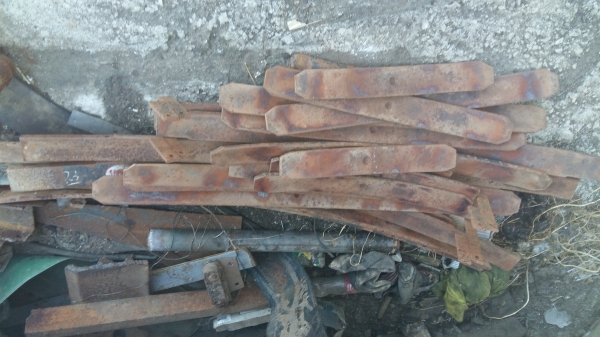 ขายด่วนแหนบหลังหัวยาวยาว1.40ม.กว้าง7cm หนา1cm