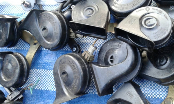 แตรคู่ยุโรปเมคอินฝรั่งเศสเสียงนิ่มดังครับของแท้ทุกคู่ครับใส่รถได้ทุกรุ่นครับราคานีคุ้มมากครับสไตรเบน์/ซีตอง/วอลโว่ลครับ/เชฟครับ