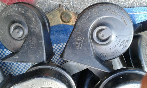 แตรคู่ยุโรปเมคอินฝรั่งเศสเสียงนิ่มดังครับของแท้ทุกคู่ครับใส่รถได้ทุกรุ่นครับราคานีคุ้มมากครับสไตรเบน์/ซีตอง/วอลโว่ลครับ/เชฟครับ