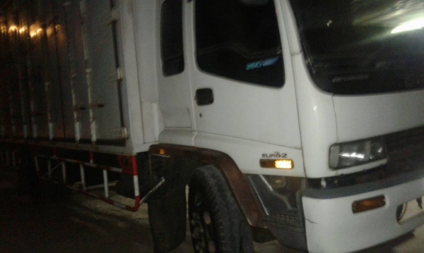 ขายด่วน ๆ595,000บ หกล้อ อีซูชุ FTR11LY-6BD1-165 หัวยกไฟฟ้ ตู้แห้ง10บาน ช่วงยาว 7.20ม สภาพพร้อมสวยกริบบางเดิมไม่มีผุทั้งคัน  ทะเบียนพร้อมโอน ราคา 585,000บ ครับ สวยมากน่าใช้