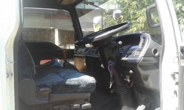 ขายด่วน ๆ595,000บ หกล้อ อีซูชุ FTR11LY-6BD1-165 หัวยกไฟฟ้ ตู้แห้ง10บาน ช่วงยาว 7.20ม สภาพพร้อมสวยกริบบางเดิมไม่มีผุทั้งคัน  ทะเบียนพร้อมโอน ราคา 585,000บ ครับ สวยมากน่าใช้