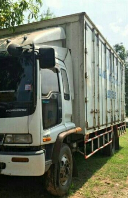 ขายด่วน ๆ595,000บ หกล้อ อีซูชุ FTR11LY-6BD1-165 หัวยกไฟฟ้ ตู้แห้ง10บาน ช่วงยาว 7.20ม สภาพพร้อมสวยกริบบางเดิมไม่มีผุทั้งคัน  ทะเบียนพร้อมโอน ราคา 585,000บ ครับ สวยมากน่าใช้