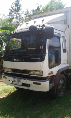 ขายด่วน ๆ595,000บ หกล้อ อีซูชุ FTR11LY-6BD1-165 หัวยกไฟฟ้ ตู้แห้ง10บาน ช่วงยาว 7.20ม สภาพพร้อมสวยกริบบางเดิมไม่มีผุทั้งคัน  ทะเบียนพร้อมโอน ราคา 585,000บ ครับ สวยมากน่าใช้