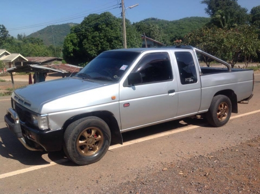 ขายนิสสันบิ๊กเอ็มปี 95 จอโค้ง เครื่อง 2500 ซีซี ฝาแดง พวงมาลัยเพาเวอร์โรงงาน สภาพสวยบาง