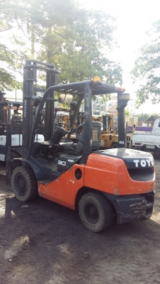 forklift รถยกฟอร์คลิฟท์ 3.0 ตัน 4.0 เมตร ดีเซล TOYOTA 8FD30 เกียร์ออโต้ forklift รถยกฟอร์คลิฟท์ 3.0 ตัน 4.0 เมตร ดีเซล TOYOTA 8FD30 เกียร์ออโต้