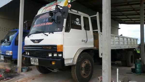 ขายรถ6ล้อ HINO 185แรง ยาว6.50เมตร ยาง900ขอบ20 สภาพพร้อมใช้งาน เอกสารพร้อมโอน สนใจโทร 090-8588220คุณนะ 093-3258446คุณบิว หรือเข้าดูสินค้าอื่นๆได้ที่ www.truck.in.th/498 หรือเพจFacebook ณรงค์ ซื้อขายรถมือสอง (เว็บไซต์ส่วนตัว) หรือFacebook ตลาดรถมือสอง คุณนะ